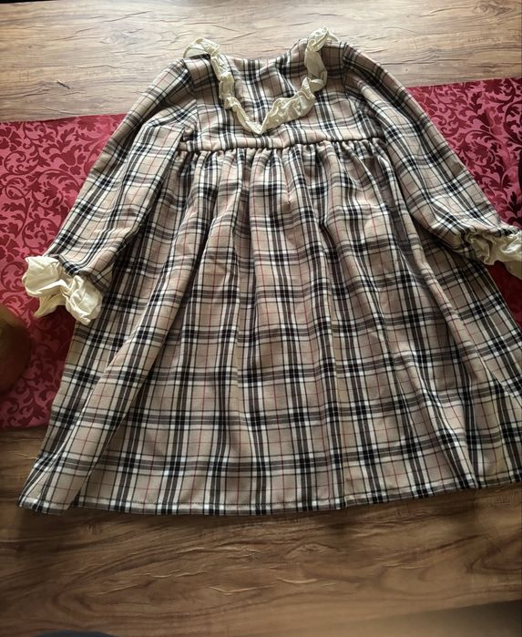 Dois Vestidos, 7/8 anos. Portes grátis