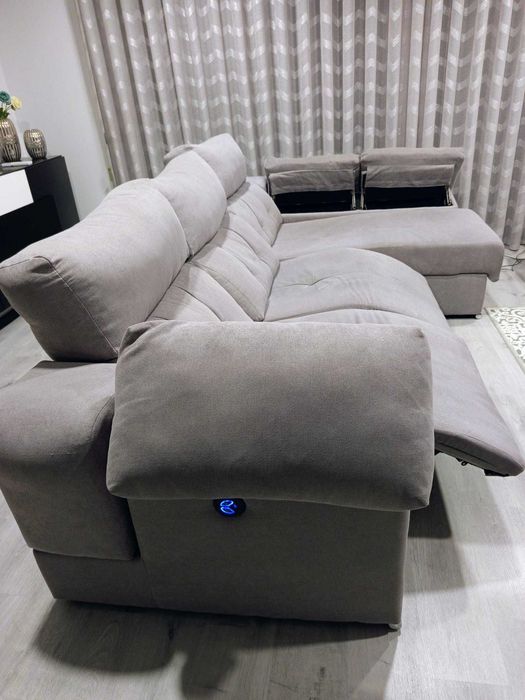 Sofá elétrico com 3 lugares e chez lounge cinza claro
