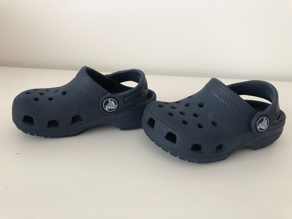 Crocs azuis tamanho 21