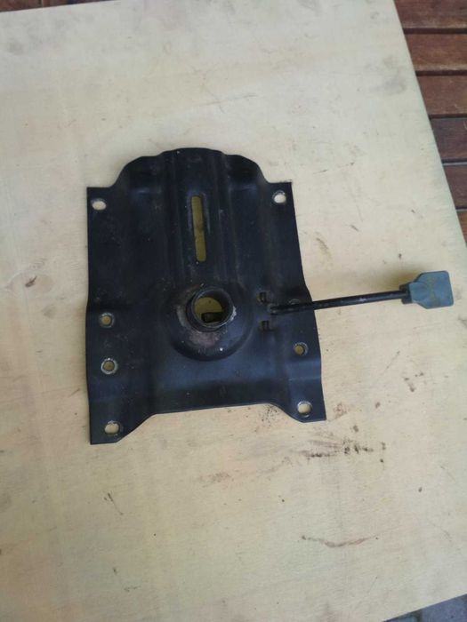 Механізм гойдання для офісного крісла