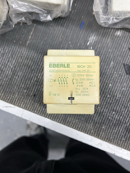 contator/relé de instalação elétrica da marca EBERLE
