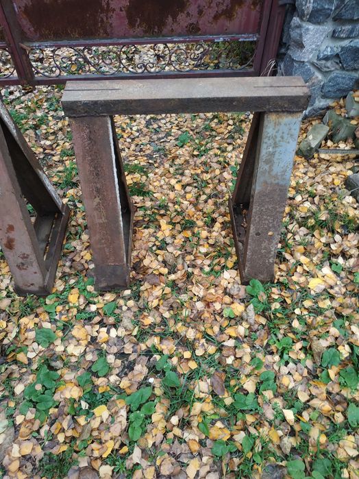 металлические подставки(козлы) 1800 шт.