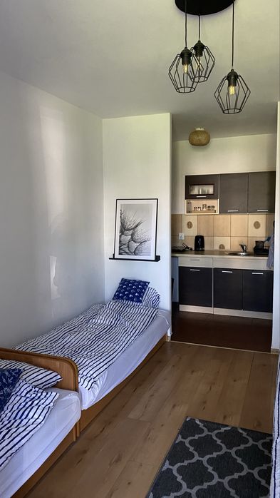 Klimatyczna kawalerka z tarasem w sercu Helu