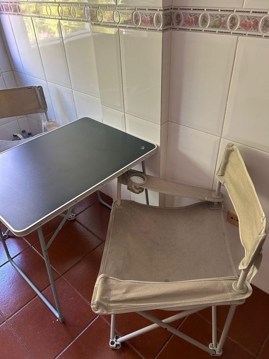 Mesa com tres cadeiras