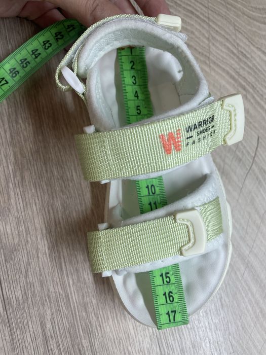 Босоніжки на дівчинку 27 розмір