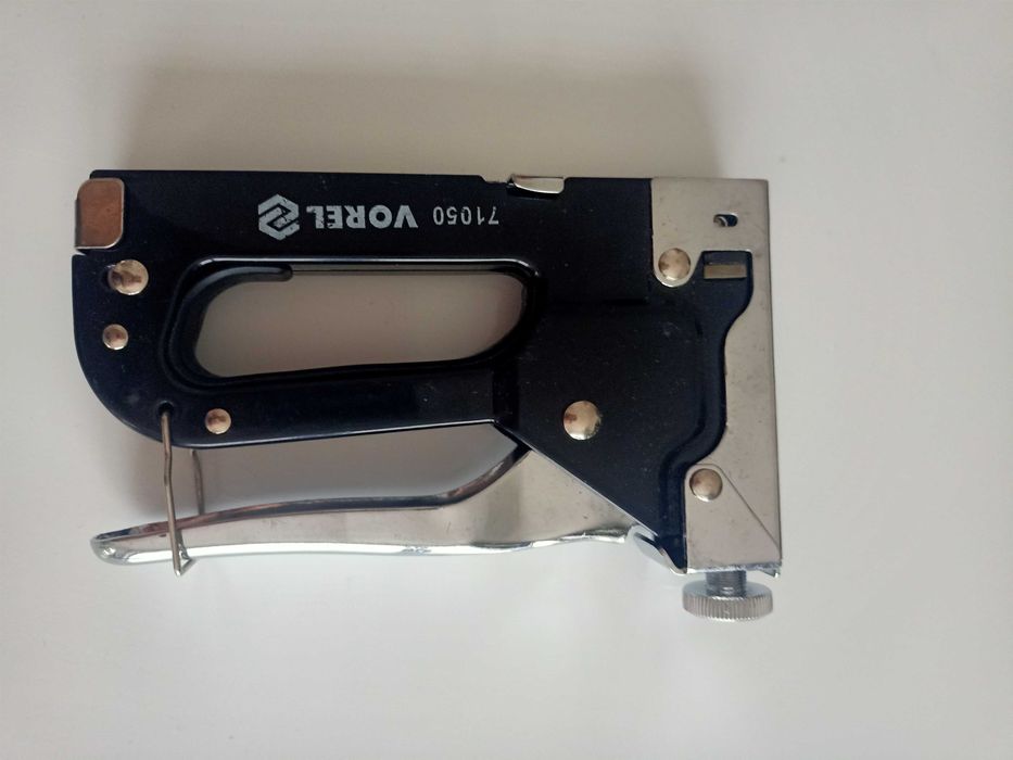 Tacker, taker, zszywacz tapicerski