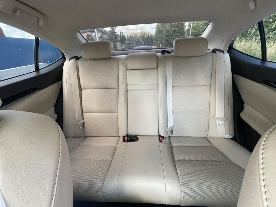 Продам офіційний LEXUS ES 250
