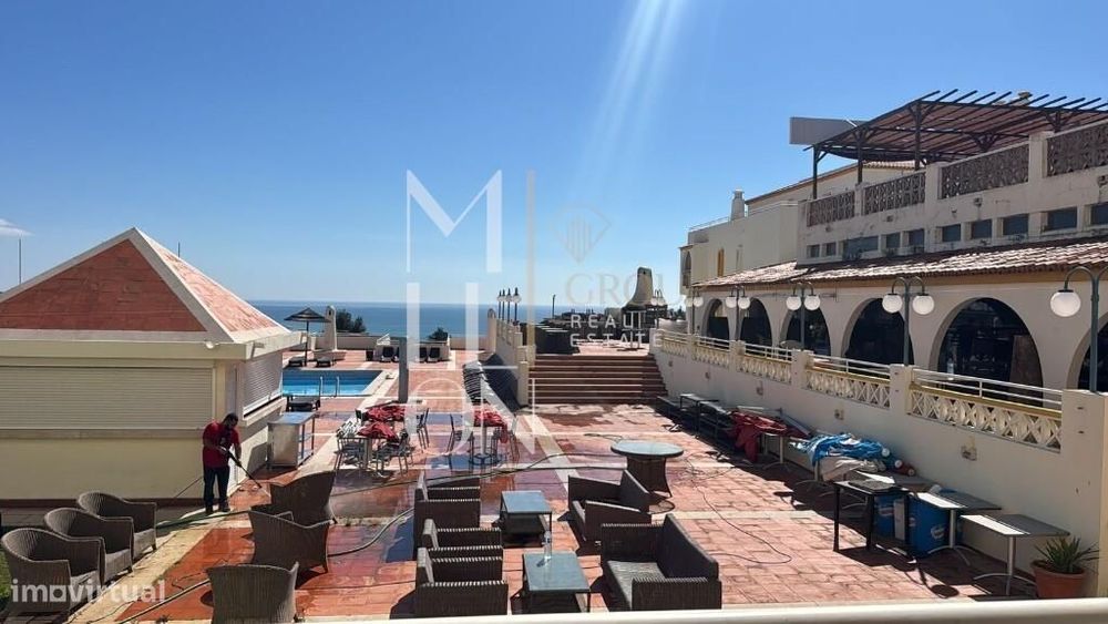 Apartamento T0 com Vista Mar e Piscina – Excelente Oportunidade de Inv