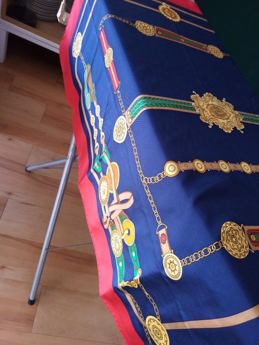 Lenço grande em seda italiana