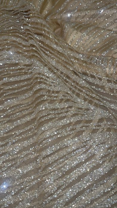 Бежева сукня з блискітками