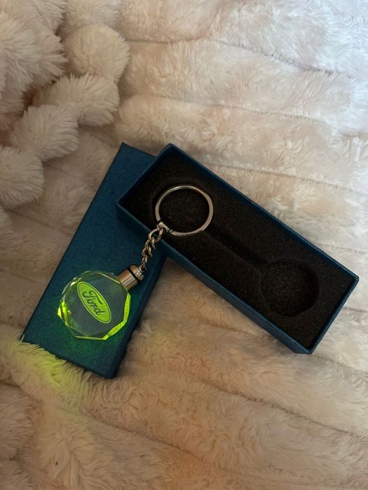 Brelok FORD LED kolory nowy prezent