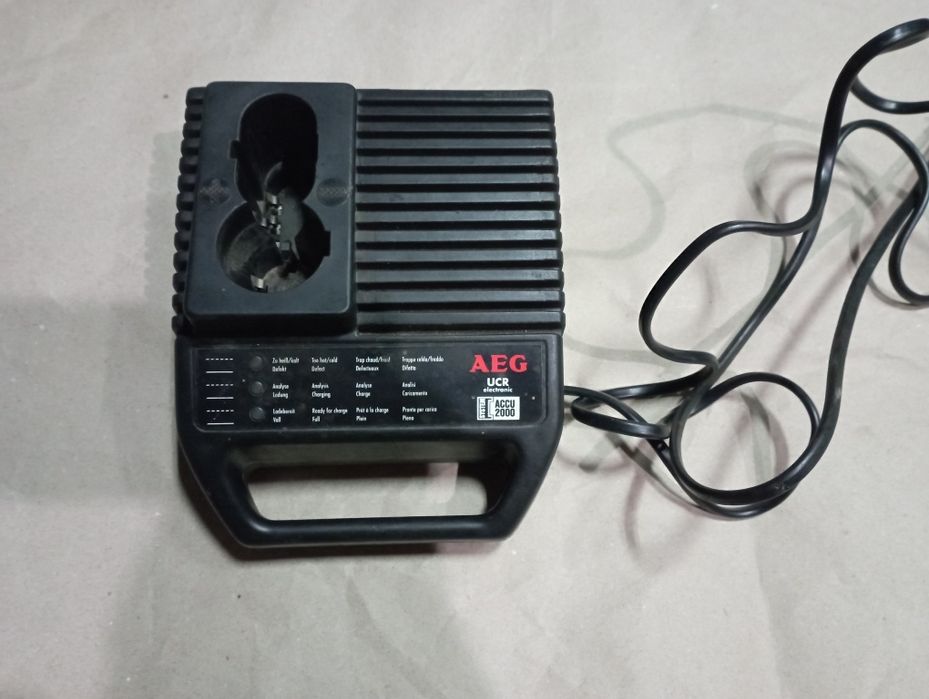 Зарядне AEG ACCU 2000