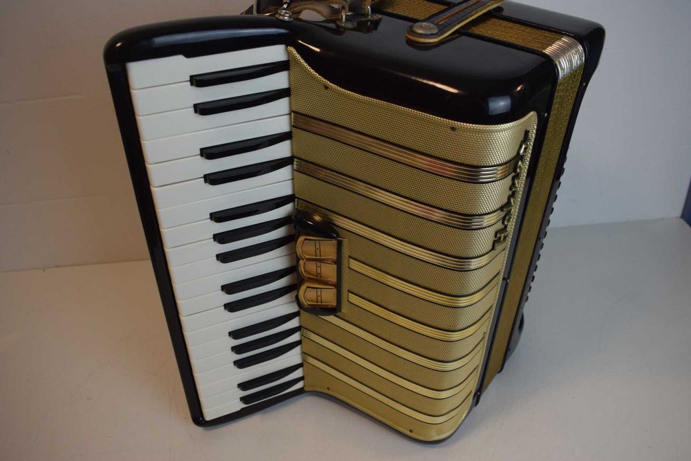 Acordea Hohner Concerto II 2 voz 72 Baixos, N . 353