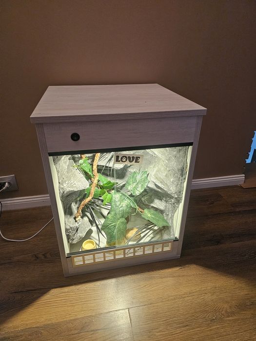 Terrarium  stan dobry .