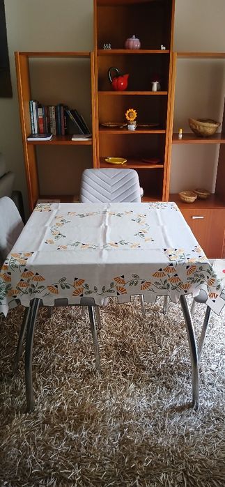 Toalha + 4 guardanapos, bordados
