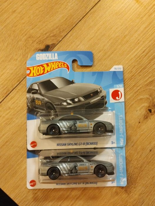 2 x Hot wheels Nissan Skyline GT-R Godzilla