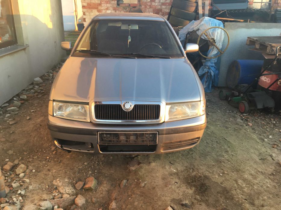 SKODA OCTAVIA I Szyba przód przednia czołowa  stan bdb