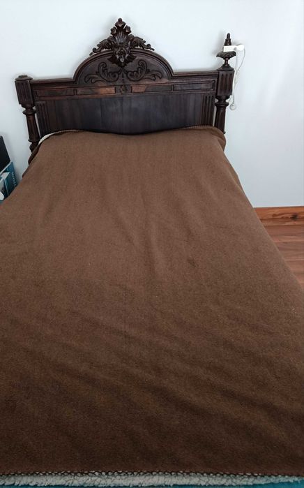 Cama de solteiro antiga