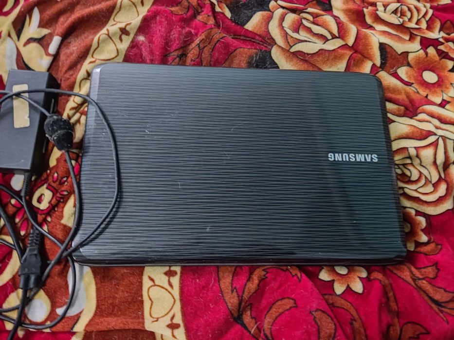 Ноутбук Samsung R523