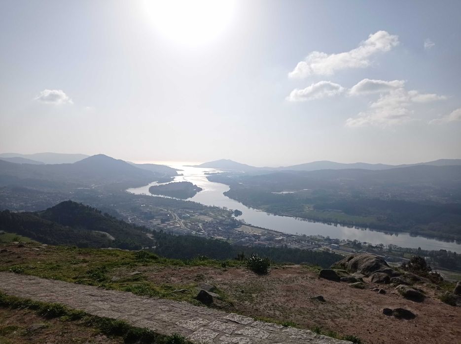 Terreno urbano para construção de moradia em V.N.Cerveira