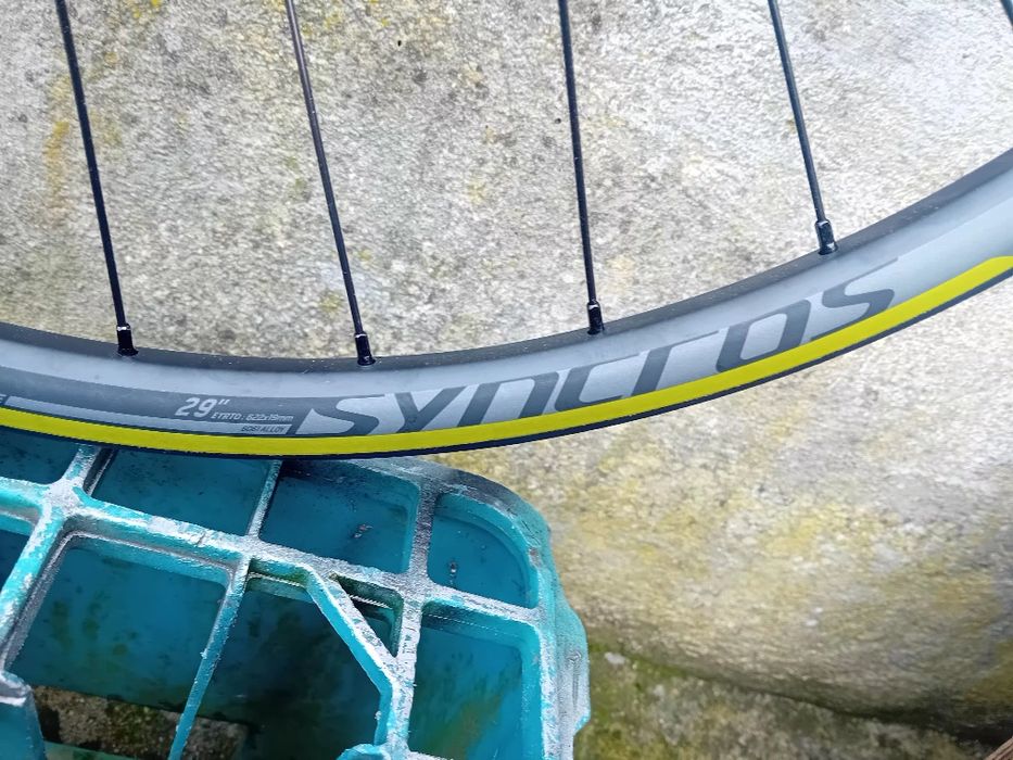 Roda traseira SYNCROS 29 nova