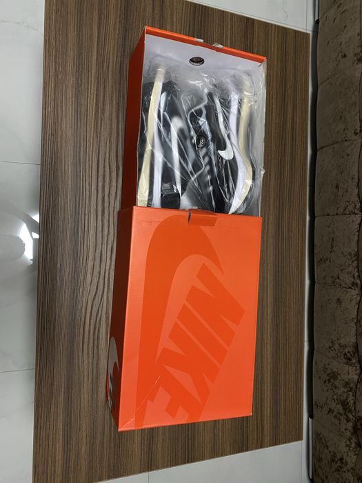 Продаю Nike sacai