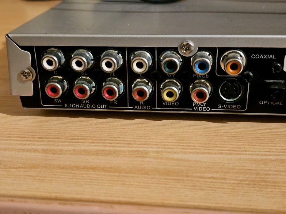 Odtwarzacz DVD Elenberg DVDP-2448 z funkcją Karaoke