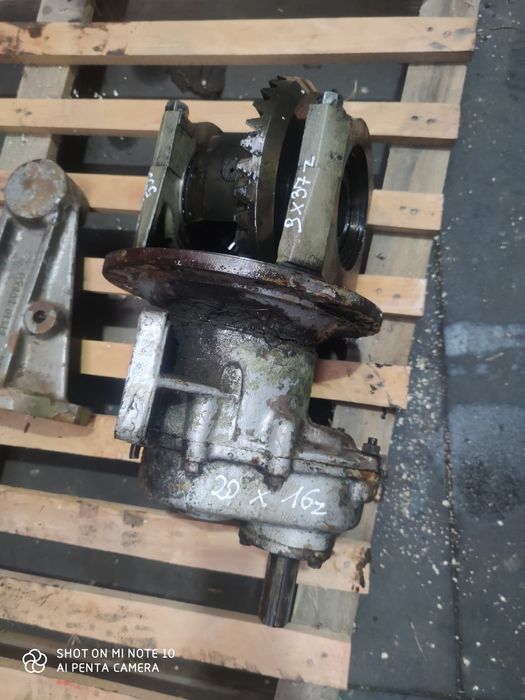 Atak przedniego napędu 9x37  Massey Ferguson 595/592