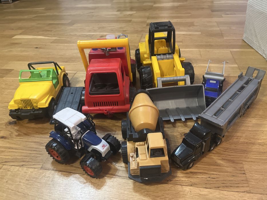 Zestaw 7 aut straż, koparka, traktor, jeep, betoniarka itd