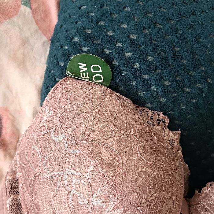 Nowy biustonosz 105DD