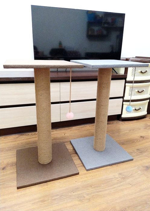 Велика ,важка і стійка  кігтеточка з товстим стовпчиком .когтеточка