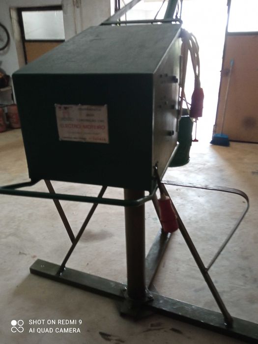 Vende se grueta/grua com balde como nova.