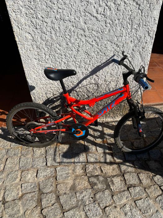 Bicicletas com pouco uso