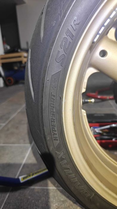 Jogo Pneus 190/50 e 120/70,  17" - Bridgestone S21