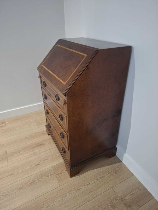 Escrivaninha sala 8 & 80 em ótimo estado