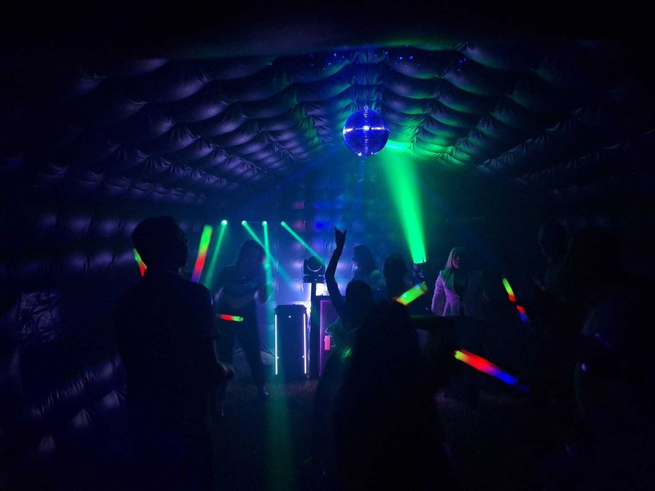 Dmuchany namiot imprezowy, mobilna bibownia na twojej imprezie.