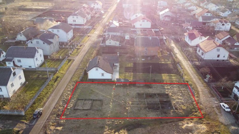 Продається  земельна ділянка розміром 8 сот.