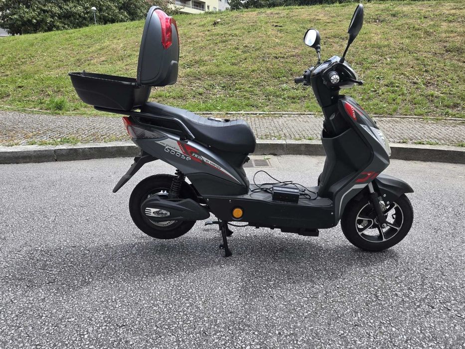 Vortex Goose - Elétrica. Excelente estado, pouco uso! Precisa apenas de bateria. Não necessita carta de condução.