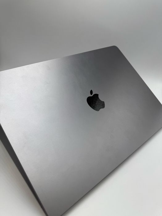 Macbook air m3 8GB 256 SSD 15.3