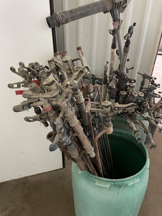 Aspersores rega vários