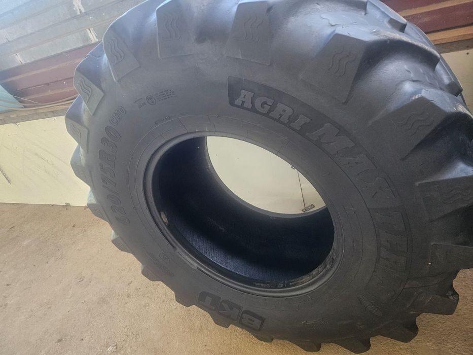 Opony rolnicze 620/75R30 (do kombajnu)