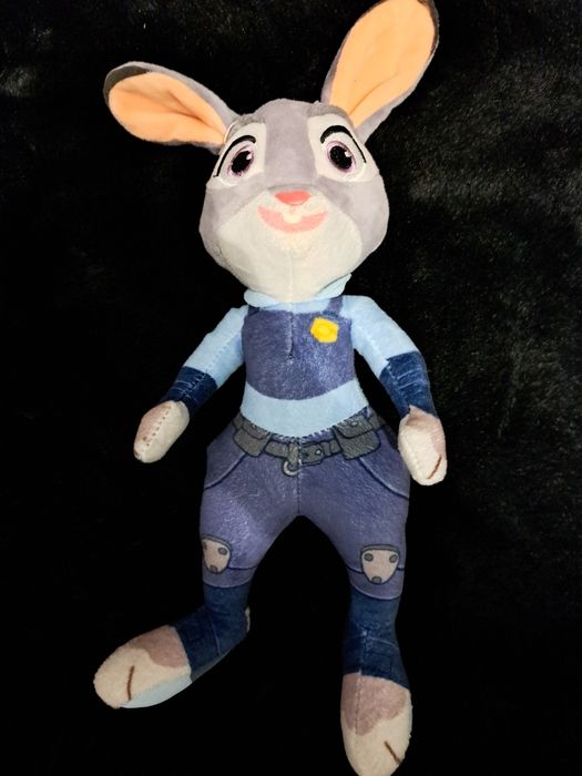 Maskotka krolik z bajki zwierzogrod