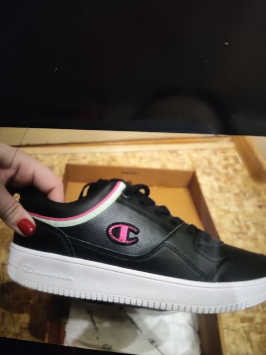 Продам новую обувь Champion.