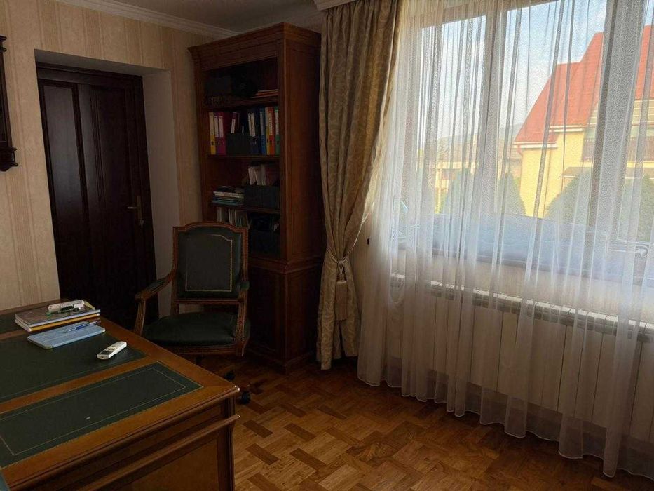 Продаж сучасного 3-поверхового будинку м.Виноградів