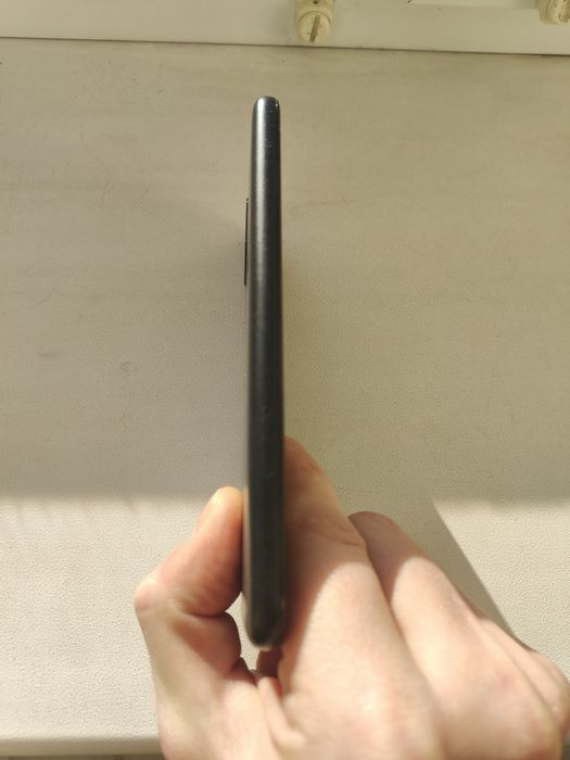 Продам телефон Google Pixel 5(8/128) neverlock + навушники Nokia