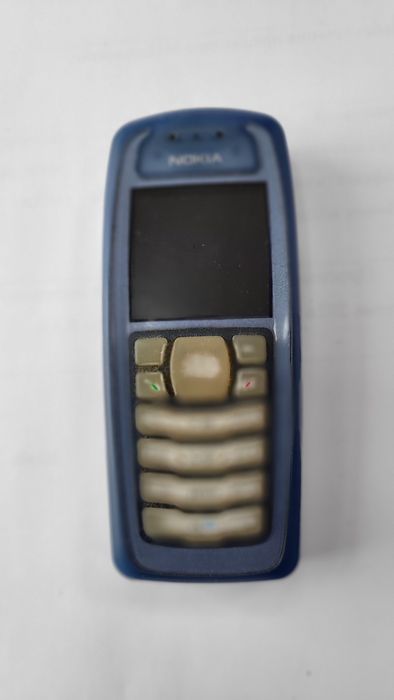 Легендарний ретромобільний телефон Nokia 3100 без акумулятора, але з оригінальною зарядкою