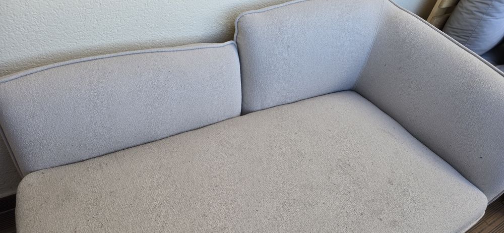 Chaise-longue à direita em tecido bouclé creme claro CHEVANNES