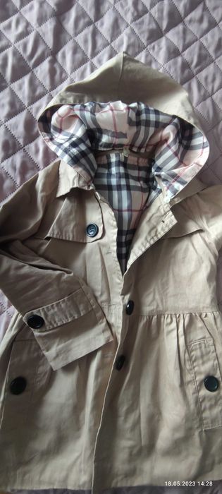 Elegancki lekki płaszcz 116-122 z kapturem