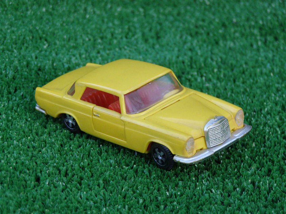 Автомодель Mercedes-Benz 250SE