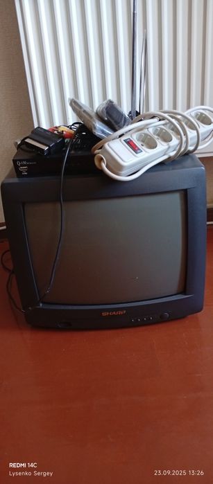 Телевизор  Sharp маленький + Т2